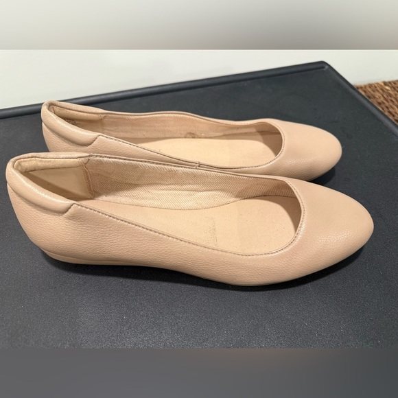 Kelly & Katie Eryn Wedge Tan Nude Ballet Flats Minimalist Office Business Casual - Picture 4 of 12